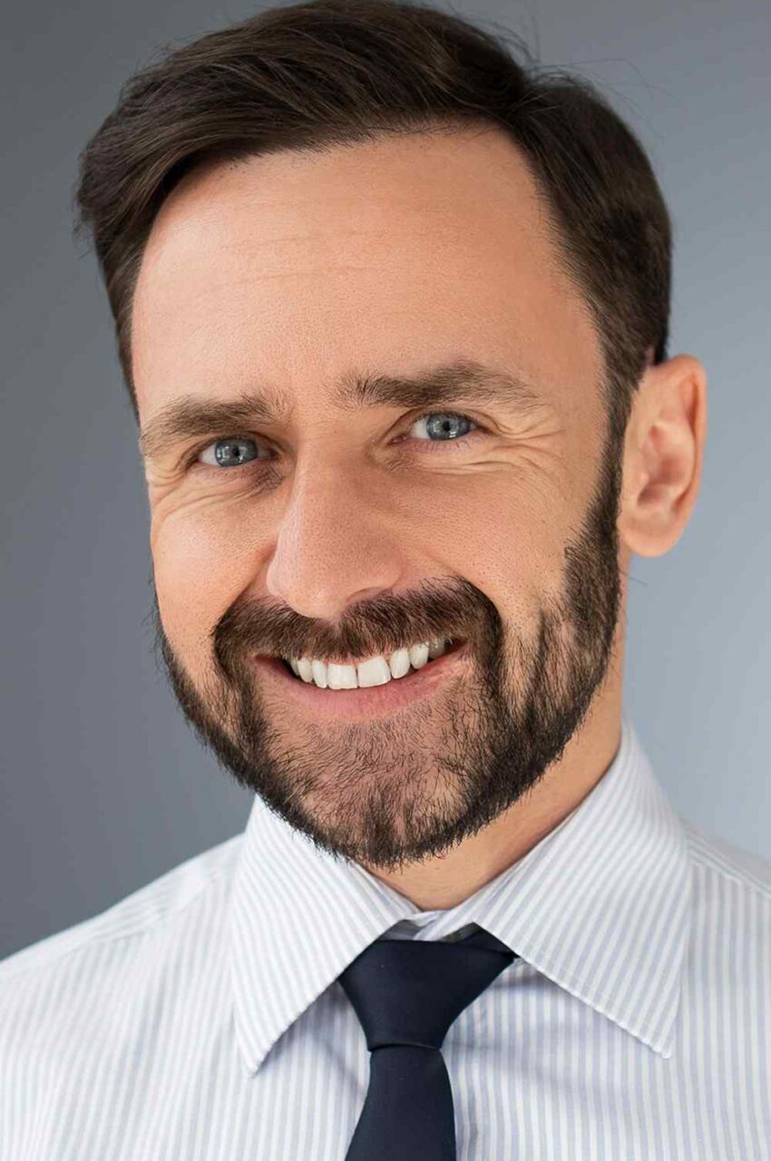 https://creweverest.com/wp-content/uploads/2019/02/team_01-850x1280.jpg