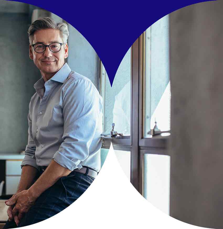https://creweverest.com/wp-content/uploads/2020/10/our_team_01.jpg